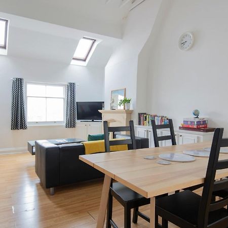 شقة Fantastic 3 Bed Brighton House- Sleeps 6- Superfast Wifi And Garage المظهر الخارجي الصورة
