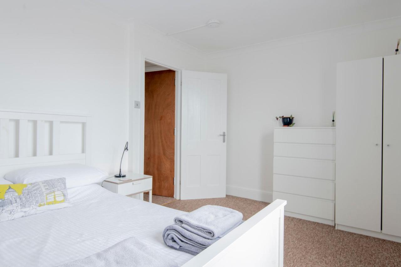 شقة Fantastic 3 Bed Brighton House- Sleeps 6- Superfast Wifi And Garage المظهر الخارجي الصورة