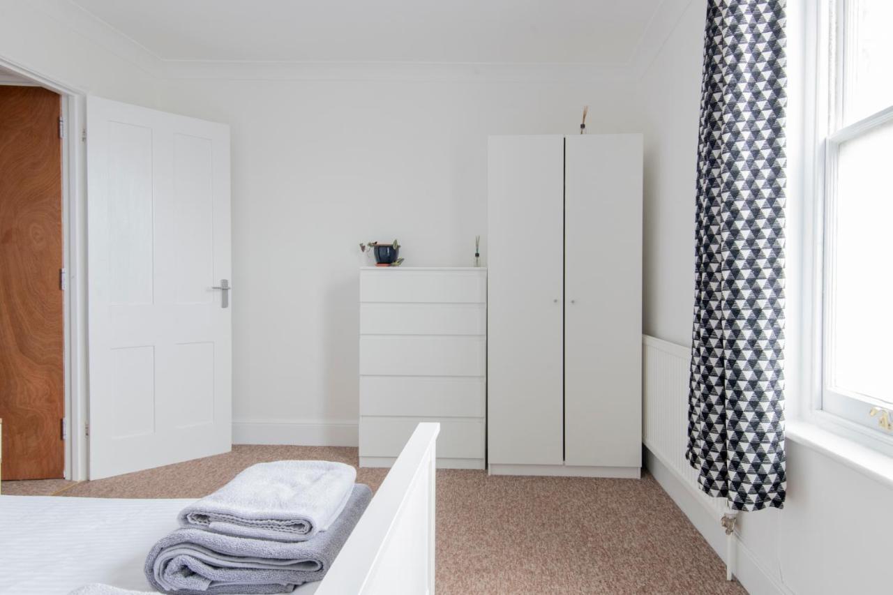 شقة Fantastic 3 Bed Brighton House- Sleeps 6- Superfast Wifi And Garage المظهر الخارجي الصورة