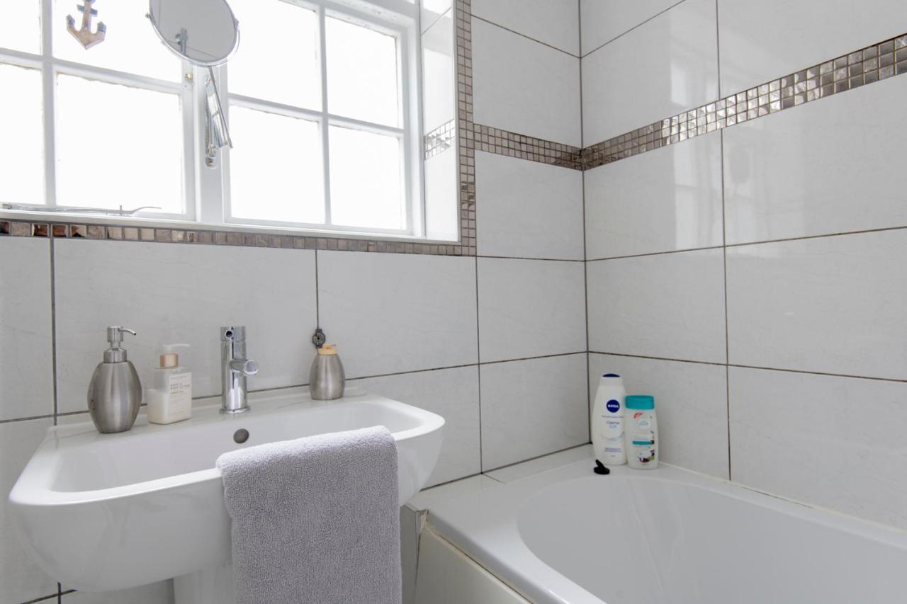 شقة Fantastic 3 Bed Brighton House- Sleeps 6- Superfast Wifi And Garage المظهر الخارجي الصورة