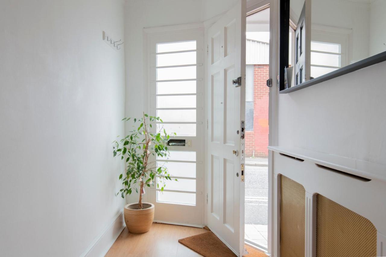 شقة Fantastic 3 Bed Brighton House- Sleeps 6- Superfast Wifi And Garage المظهر الخارجي الصورة