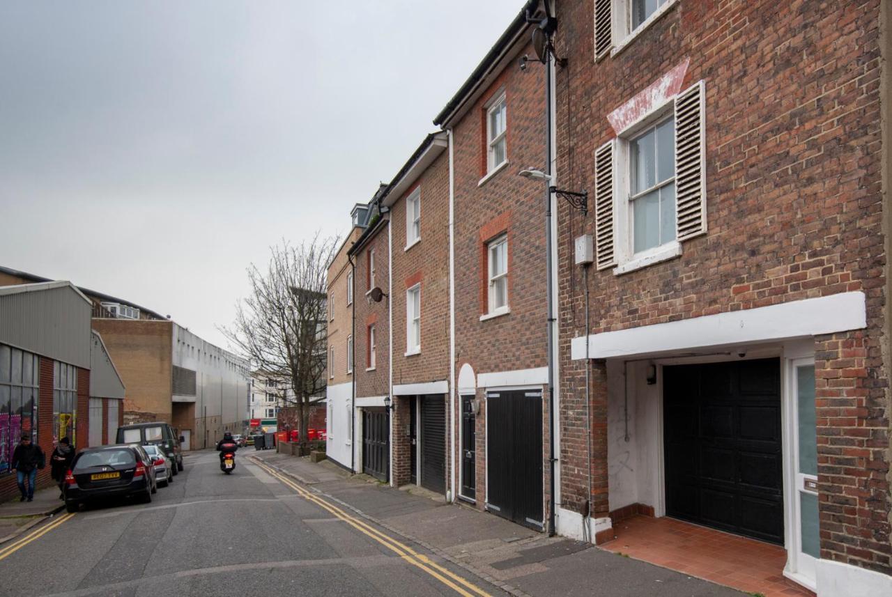 شقة Fantastic 3 Bed Brighton House- Sleeps 6- Superfast Wifi And Garage المظهر الخارجي الصورة